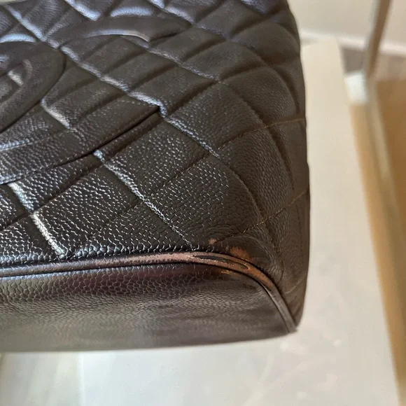 Chanel Medallion Tote in Lambskin - Picture 5 of 12